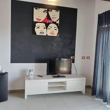 Suites Vista Mare E Appartamenti, Spiagge Lido E Maria Pia Apartament *